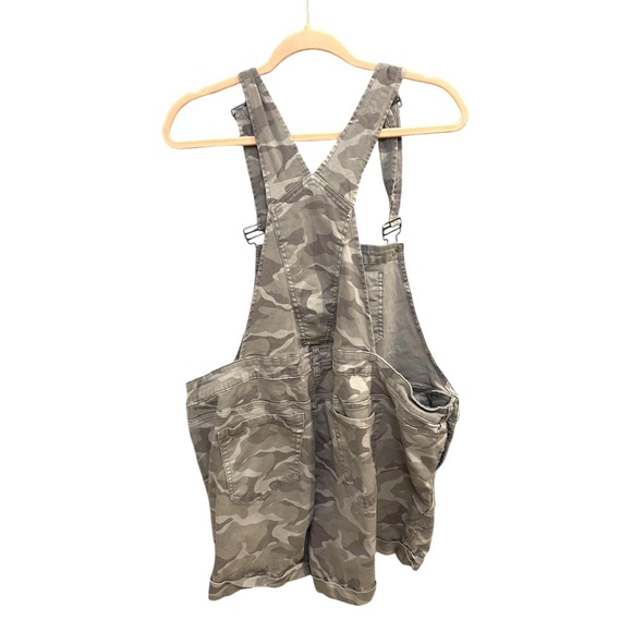 Torrid Camo Short Overalls Size 20 GUC U0817 - Picture 2 of 12